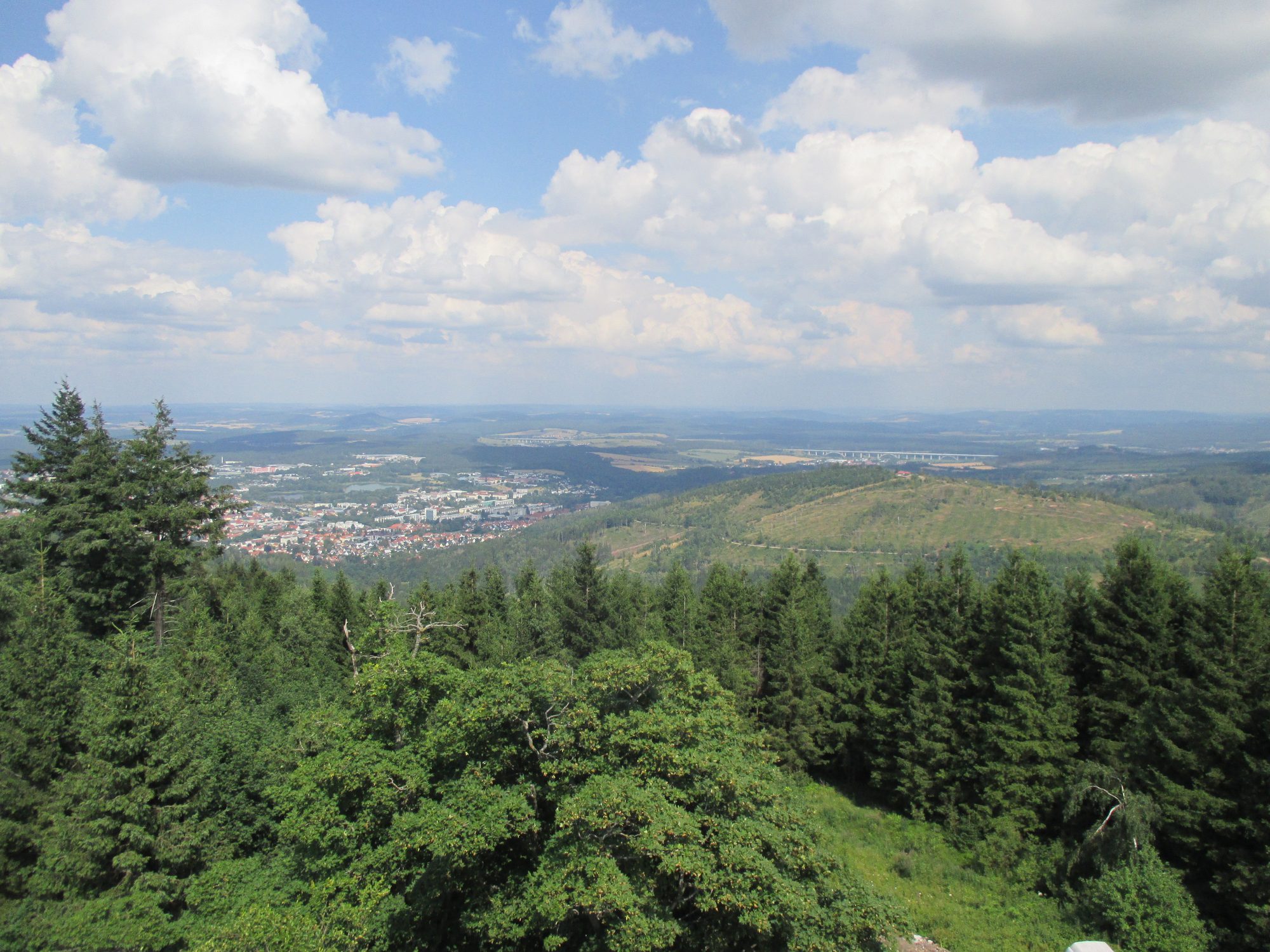 Weite Aussicht ueber den Thueringer Wald