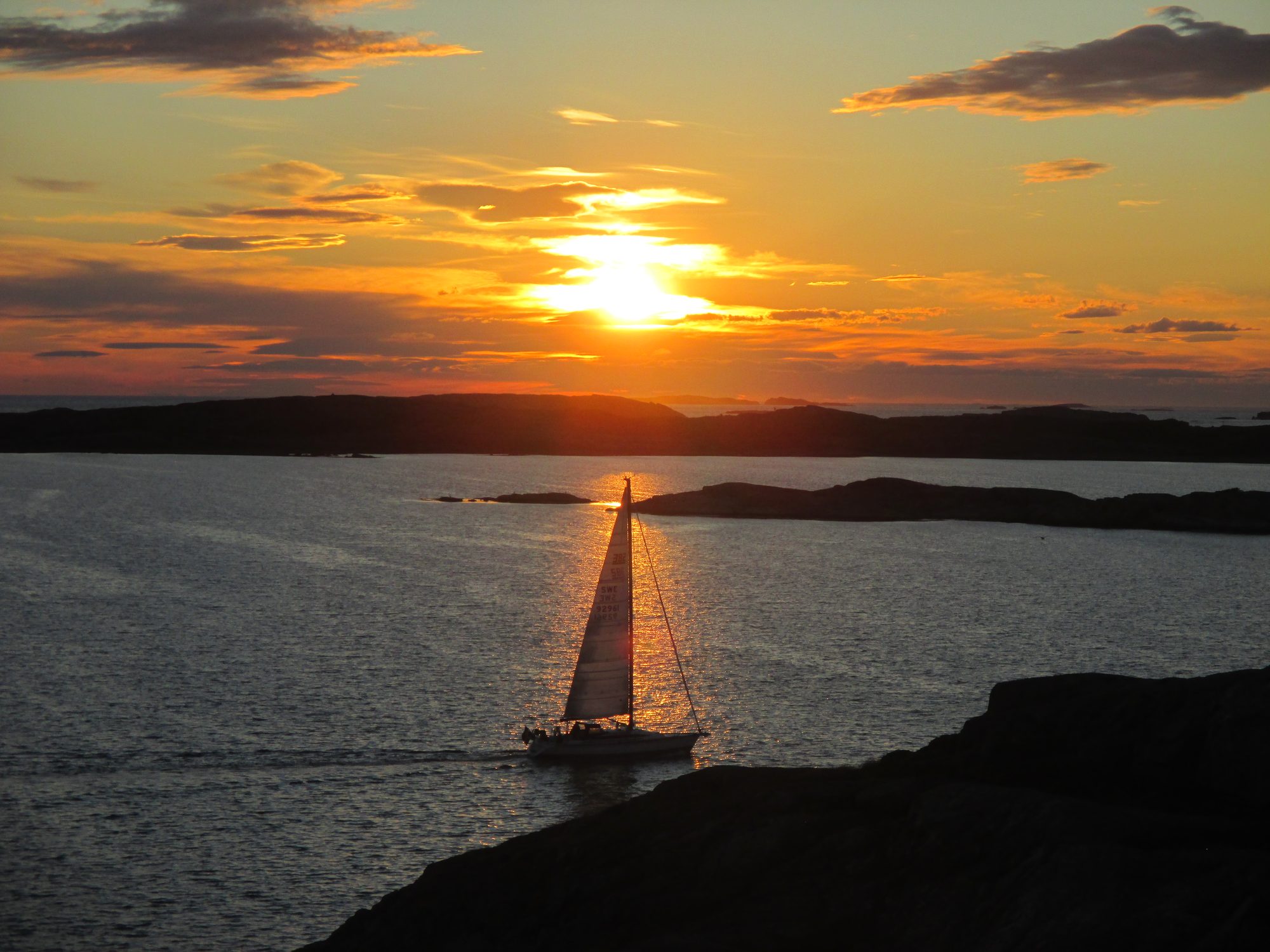 Sonnenuntergang mit Schiff in Schweden