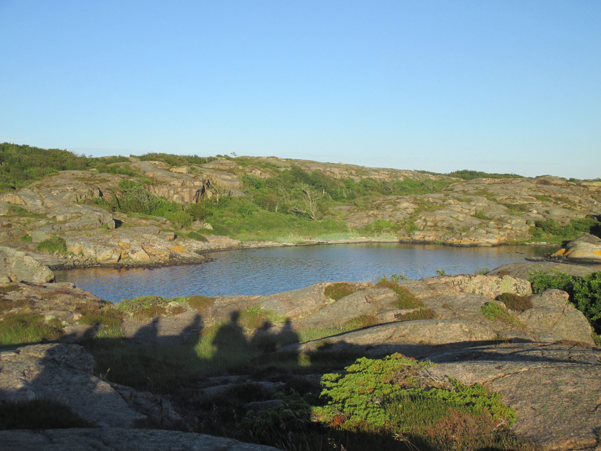 Felsen und Bucht nahe dem Camp