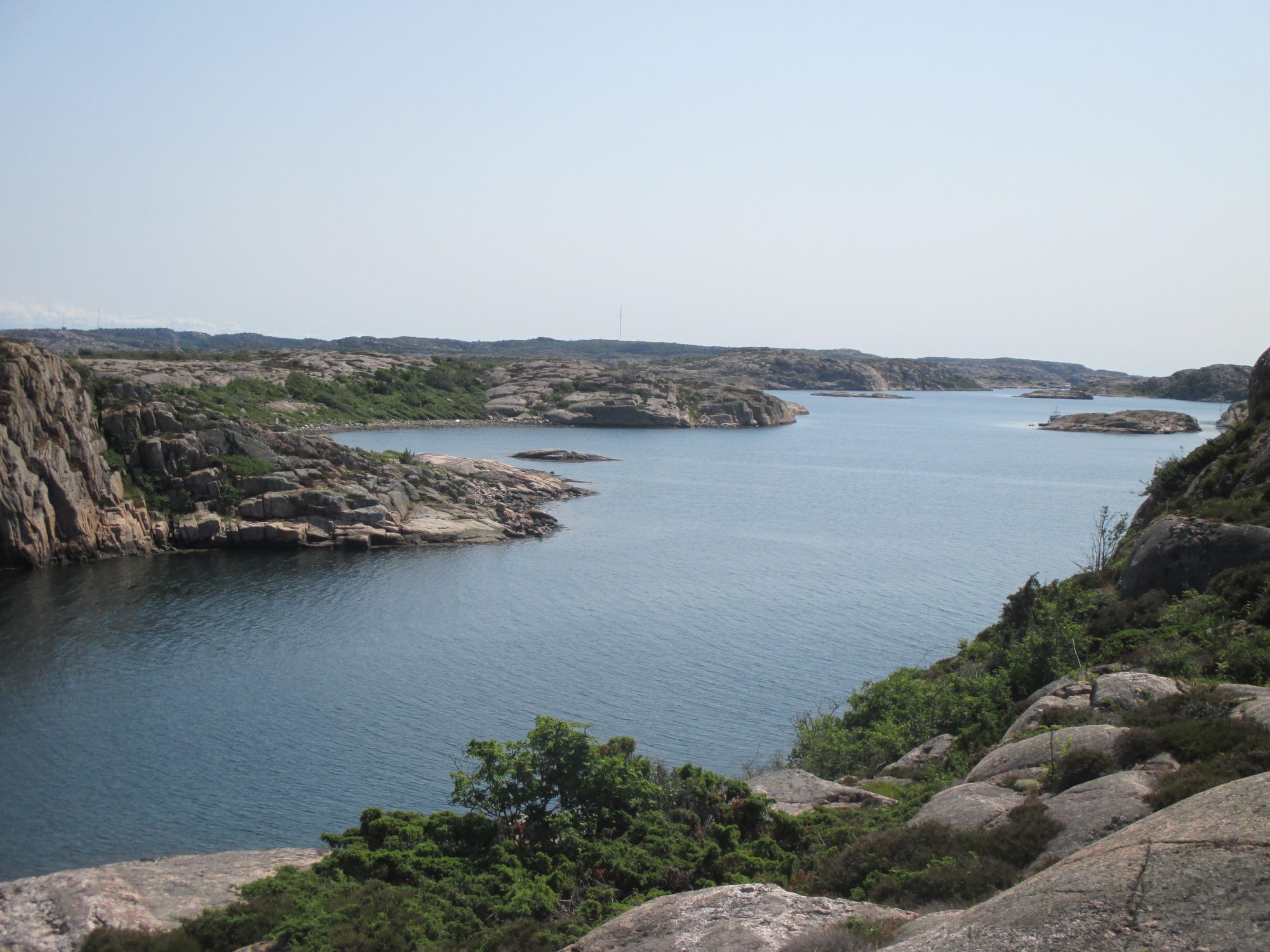 Weite Felslandschaft an der Kueste